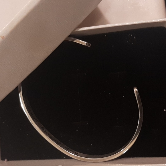 Silviax 'Keep....Going' Siver Inner Engraved Bangle Cuff Bracelet NWOT In Box - Picture 13 of 13
